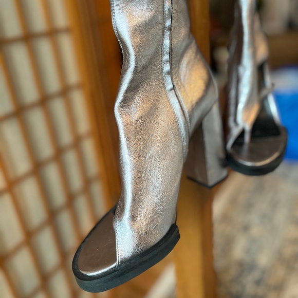 Silver and Black Knee-High Boots - Picture 4 of 4